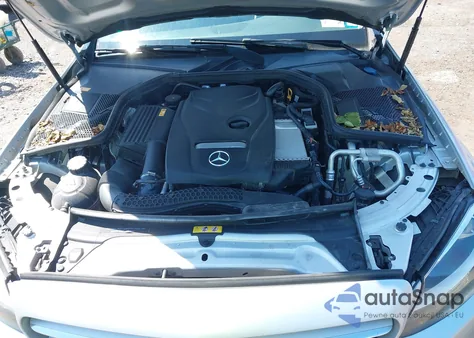 2016 Mercedes-Benz C 300 Luxury/Sport z USA, uszkodzony, nr VIN 55SWF4JB7GU098843